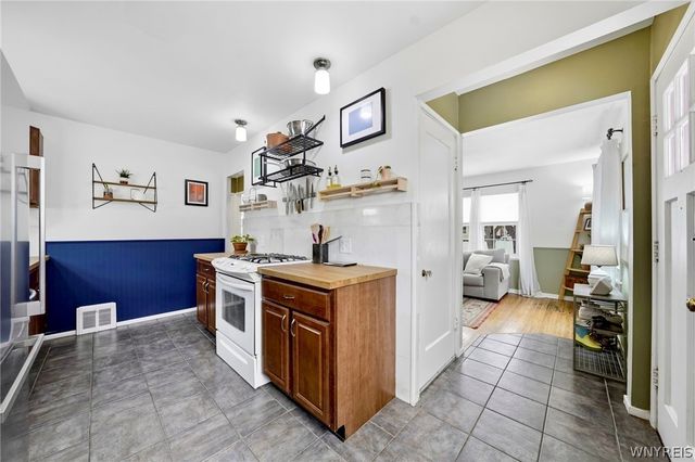 74 Old Colony Avenue, Tonawanda, NY 14150