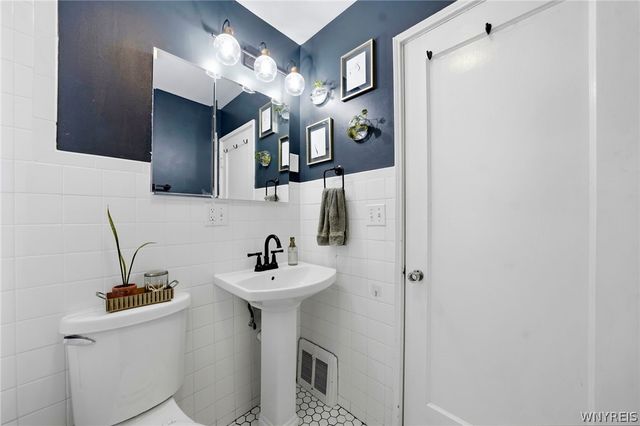 74 Old Colony Avenue, Tonawanda, NY 14150