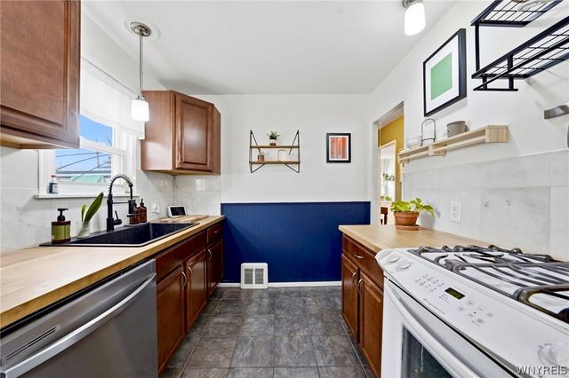 74 Old Colony Avenue, Tonawanda, NY 14150