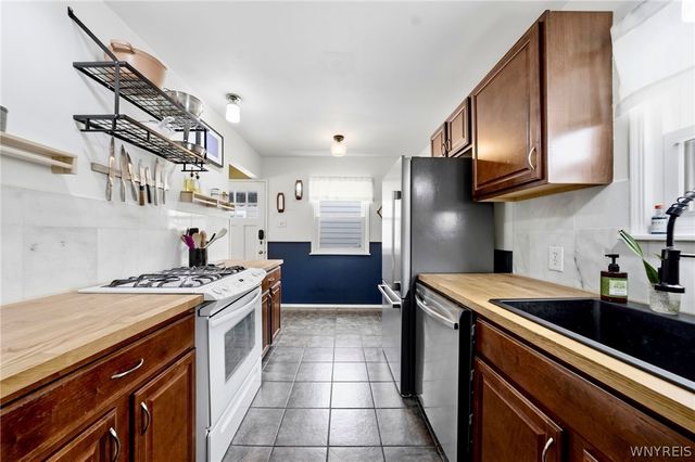 74 Old Colony Avenue, Tonawanda, NY 14150