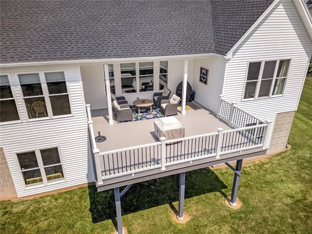 29 Country Creek Lane, Hamlin, NY 14468