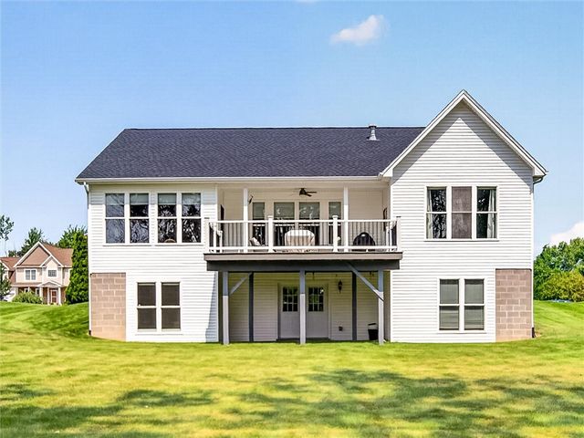 29 Country Creek Lane, Hamlin, NY 14468
