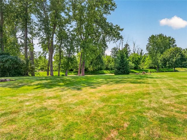 29 Country Creek Lane, Hamlin, NY 14468