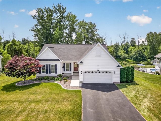 29 Country Creek Lane, Hamlin, NY 14468