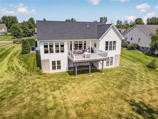 29 Country Creek Lane, Hamlin, NY 14468