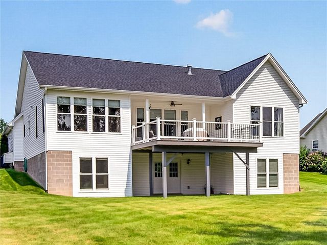 29 Country Creek Lane, Hamlin, NY 14468
