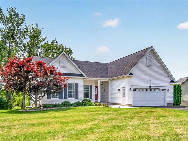 29 Country Creek Lane, Hamlin, NY 14468