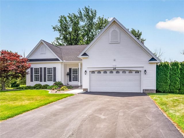 29 Country Creek Lane, Hamlin, NY 14468