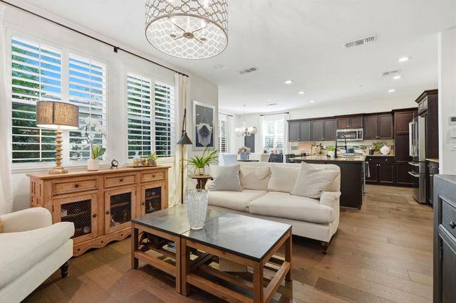 1521 N Encoure Way, Clovis, CA 93619