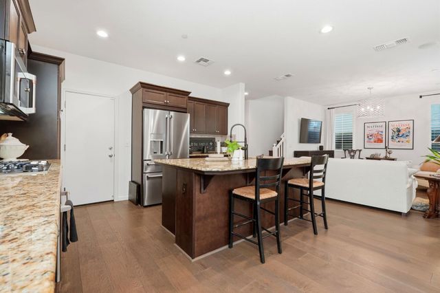 1521 N Encoure Way, Clovis, CA 93619