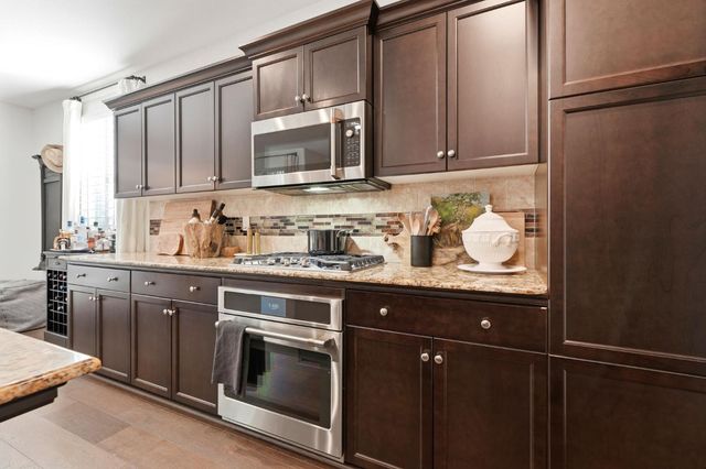 1521 N Encoure Way, Clovis, CA 93619