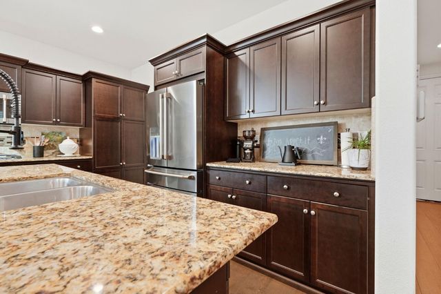 1521 N Encoure Way, Clovis, CA 93619