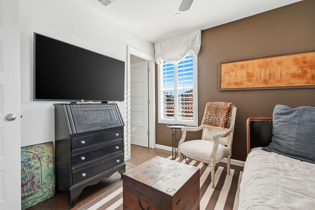 1521 N Encoure Way, Clovis, CA 93619