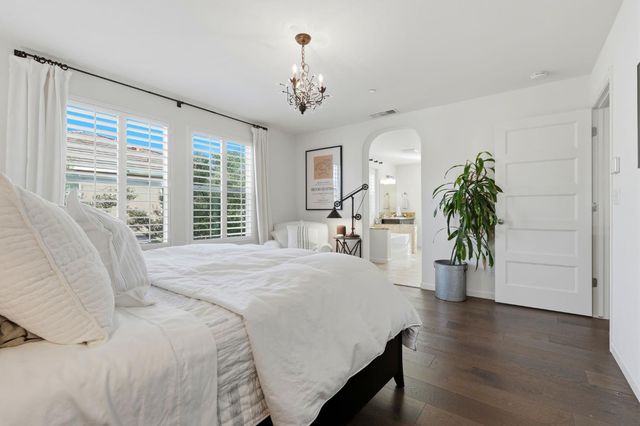 1521 N Encoure Way, Clovis, CA 93619