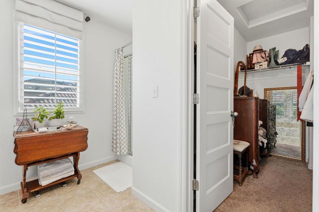 1521 N Encoure Way, Clovis, CA 93619