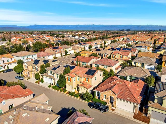 1521 N Encoure Way, Clovis, CA 93619