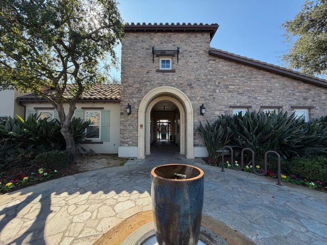 1521 N Encoure Way, Clovis, CA 93619