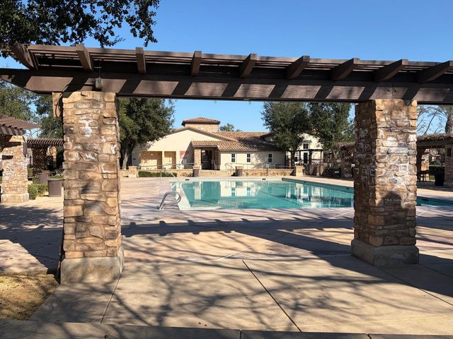 1521 N Encoure Way, Clovis, CA 93619