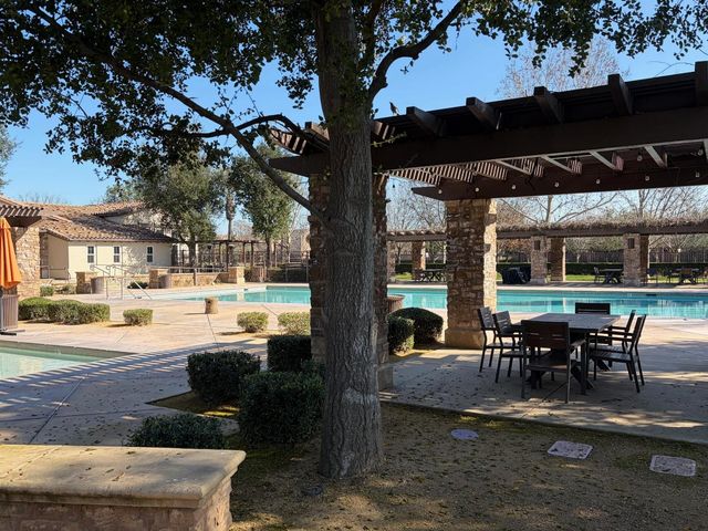 1521 N Encoure Way, Clovis, CA 93619