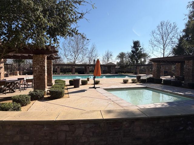 1521 N Encoure Way, Clovis, CA 93619