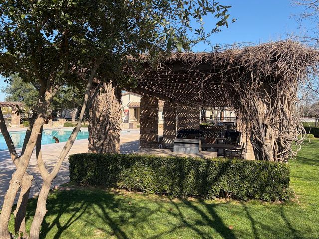 1521 N Encoure Way, Clovis, CA 93619