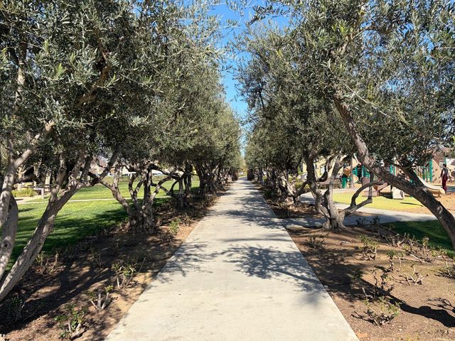 1521 N Encoure Way, Clovis, CA 93619