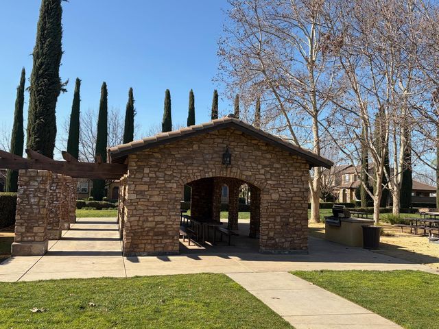 1521 N Encoure Way, Clovis, CA 93619