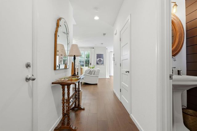 1521 N Encoure Way, Clovis, CA 93619