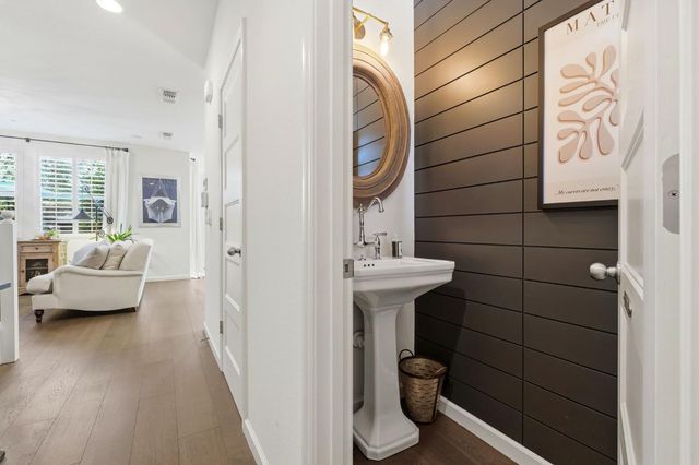 1521 N Encoure Way, Clovis, CA 93619