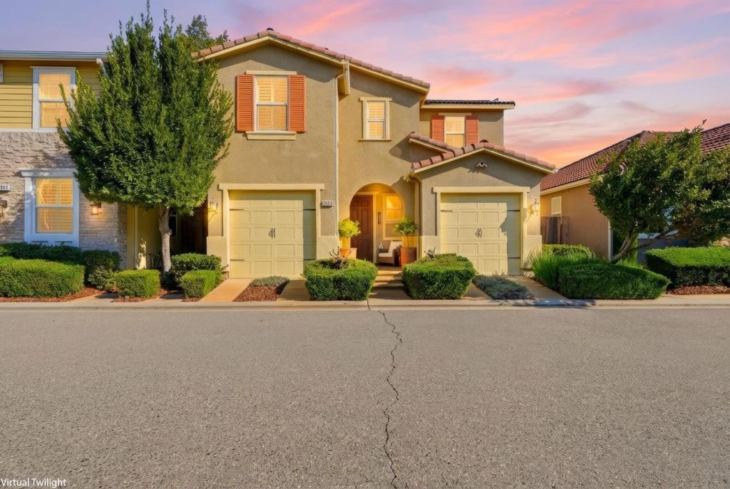 1521 N Encoure Way, Clovis, CA 93619