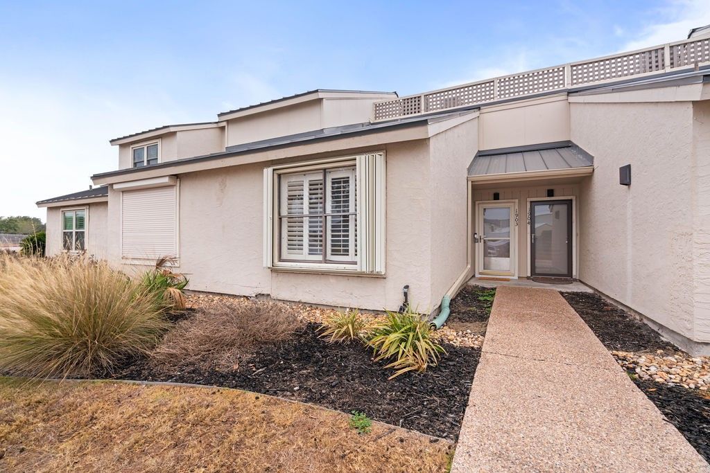 1903 Bayhouse, Rockport, TX 78382