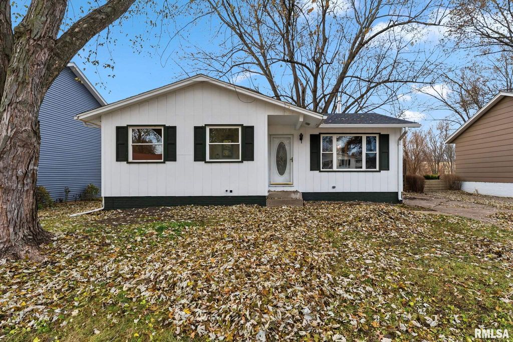 5812 HILLANDALE Road, Davenport, IA 52806