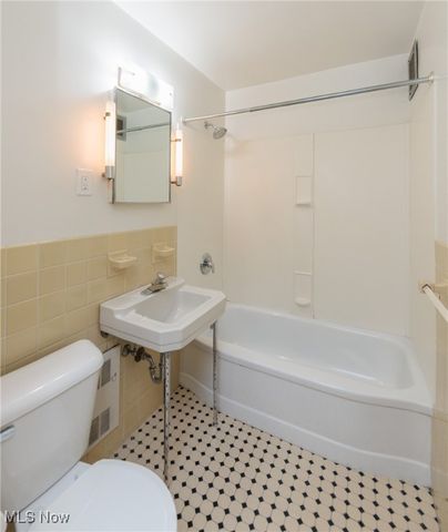 19201 Van Aken Boulevard 513, Shaker Heights, OH 44122