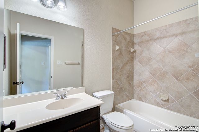 2966 SADDLEHORN DR, Seguin, TX 78155