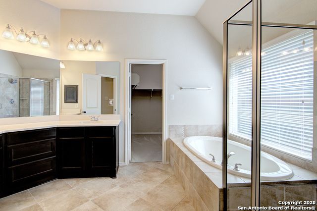 2966 SADDLEHORN DR, Seguin, TX 78155