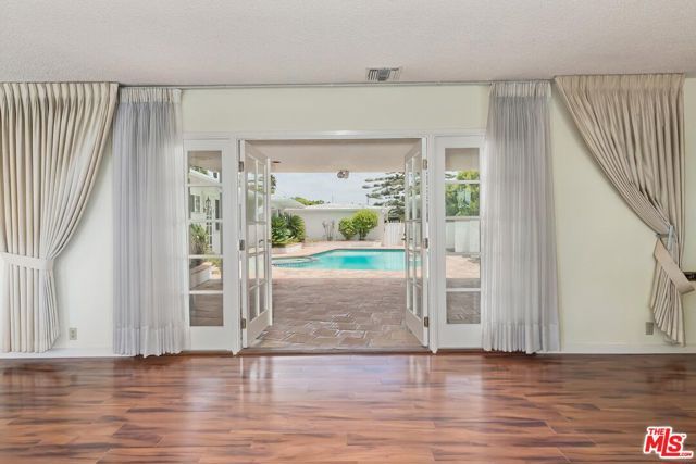 4821 W 63rd Street, Los Angeles, CA 90056