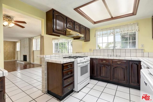4821 W 63rd Street, Los Angeles, CA 90056