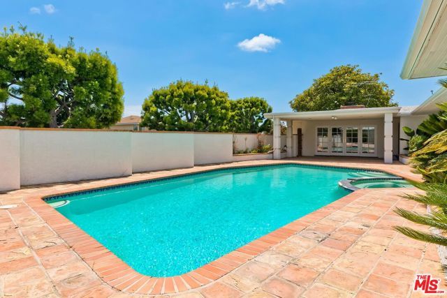 4821 W 63rd Street, Los Angeles, CA 90056