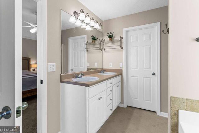 706 Bridle Creek Way, Auburn, GA 30011