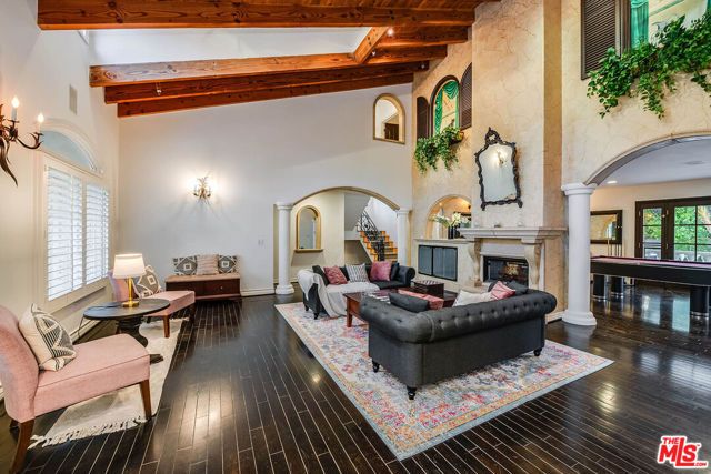 4063 Benedict Canyon Drive, Sherman Oaks, CA 91423