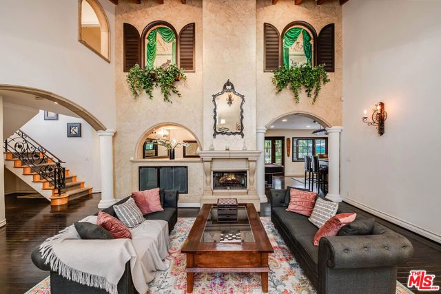 4063 Benedict Canyon Drive, Sherman Oaks, CA 91423