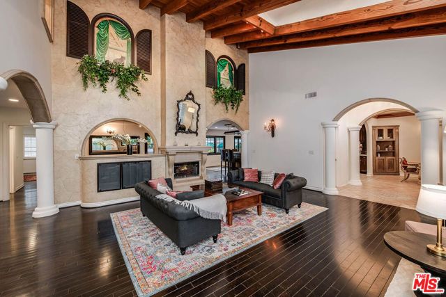 4063 Benedict Canyon Drive, Sherman Oaks, CA 91423