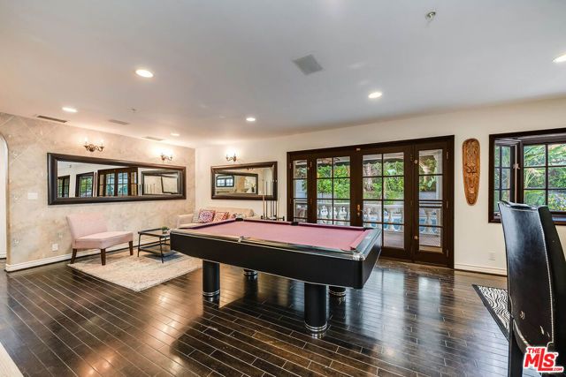 4063 Benedict Canyon Drive, Sherman Oaks, CA 91423