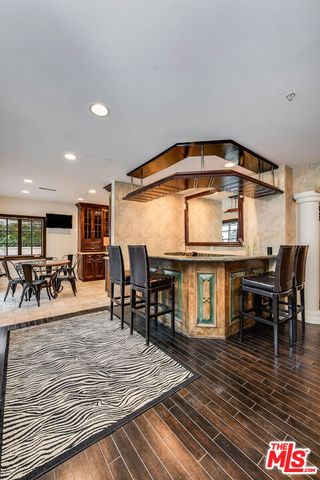 4063 Benedict Canyon Drive, Sherman Oaks, CA 91423