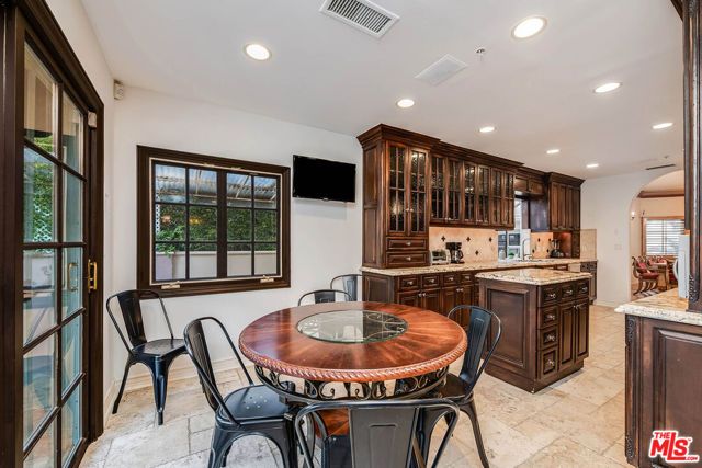 4063 Benedict Canyon Drive, Sherman Oaks, CA 91423