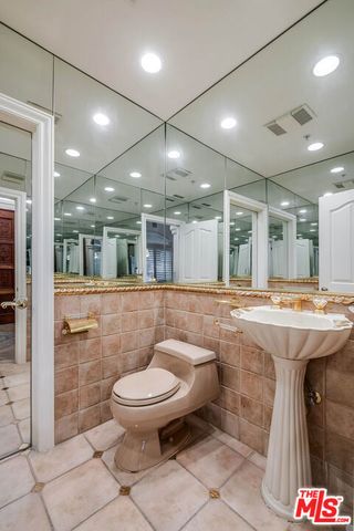 4063 Benedict Canyon Drive, Sherman Oaks, CA 91423