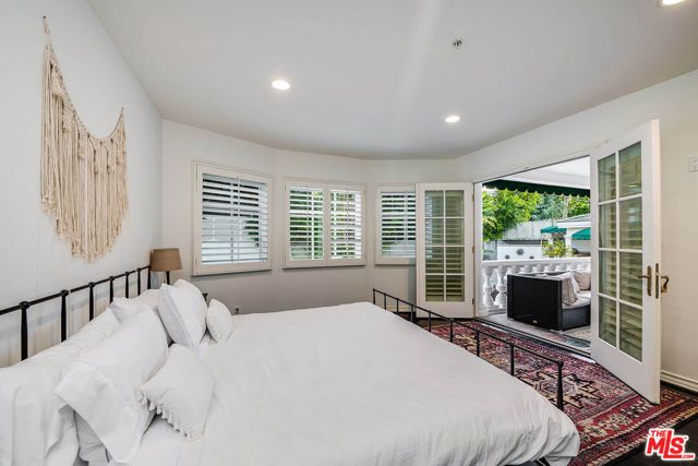 4063 Benedict Canyon Drive, Sherman Oaks, CA 91423