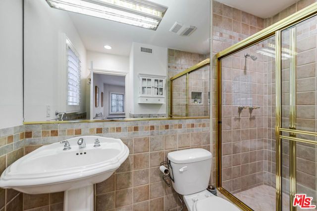 4063 Benedict Canyon Drive, Sherman Oaks, CA 91423