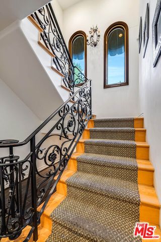 4063 Benedict Canyon Drive, Sherman Oaks, CA 91423