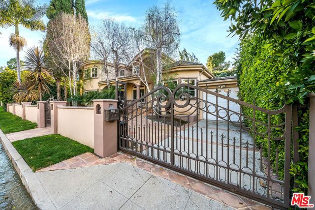 4063 Benedict Canyon Drive, Sherman Oaks, CA 91423